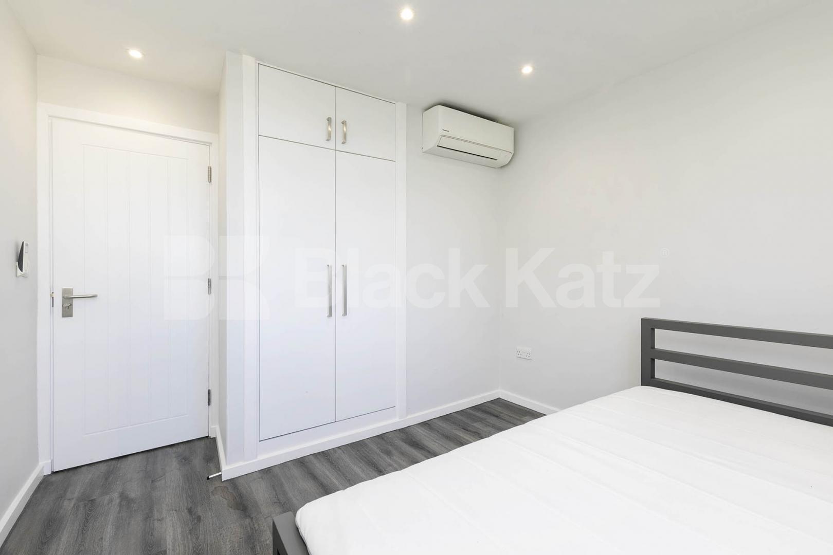 Modern Apartment The Oaks, Queens Park